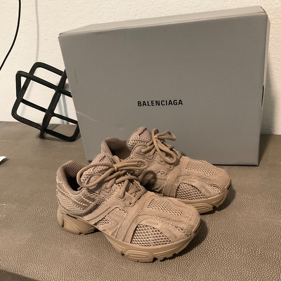 Balenciaga Phantom Sneaker - Picture 1 of 3